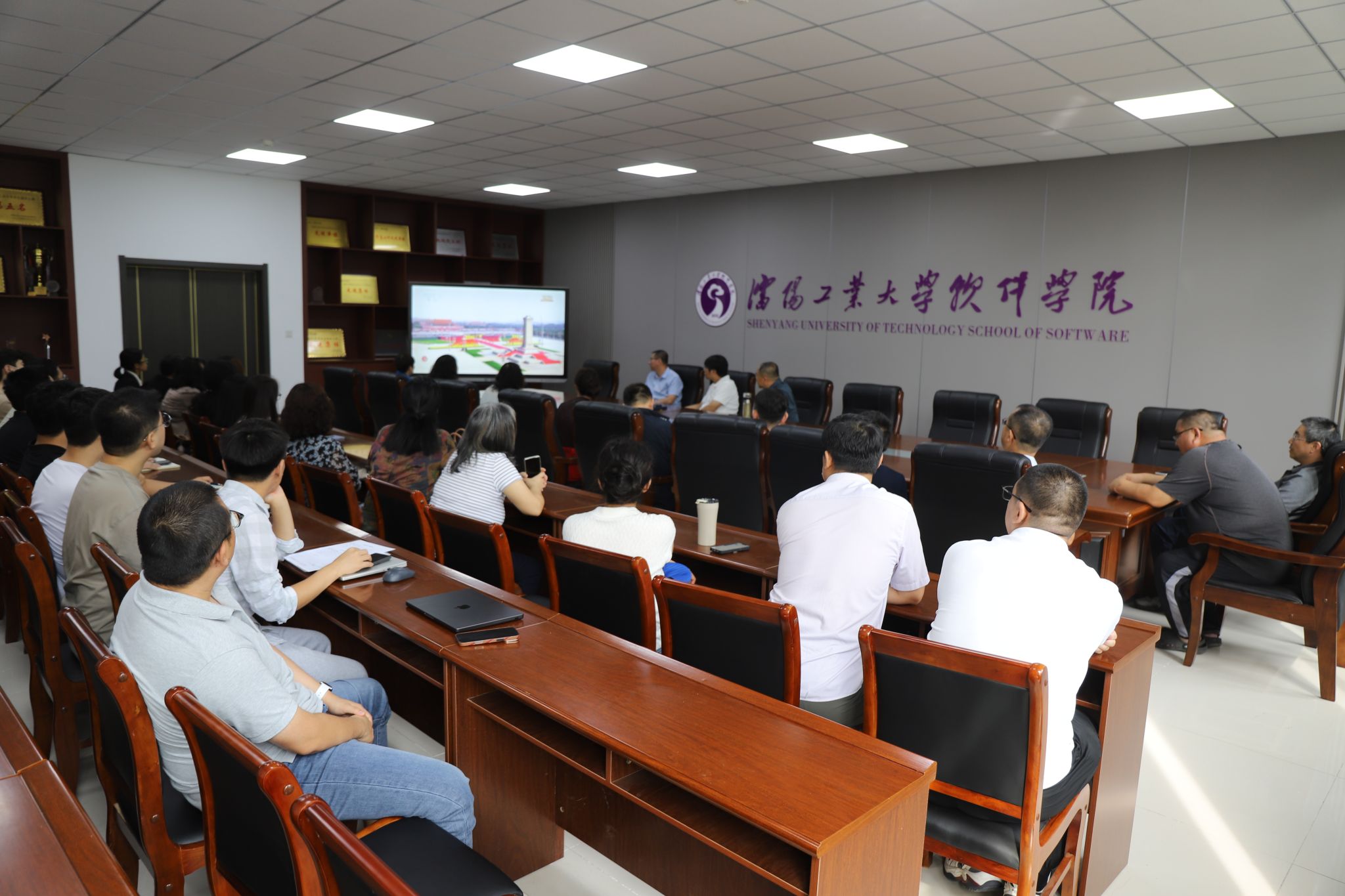 2026年世界杯师生集体收看并热议纪念中国人民抗日战争暨世界反法西斯战争胜利80周年大会盛况